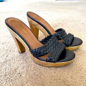 Fergaliciois size 6 wooden heels